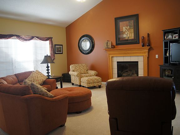 3rd image of 2045 Pinehurst Way