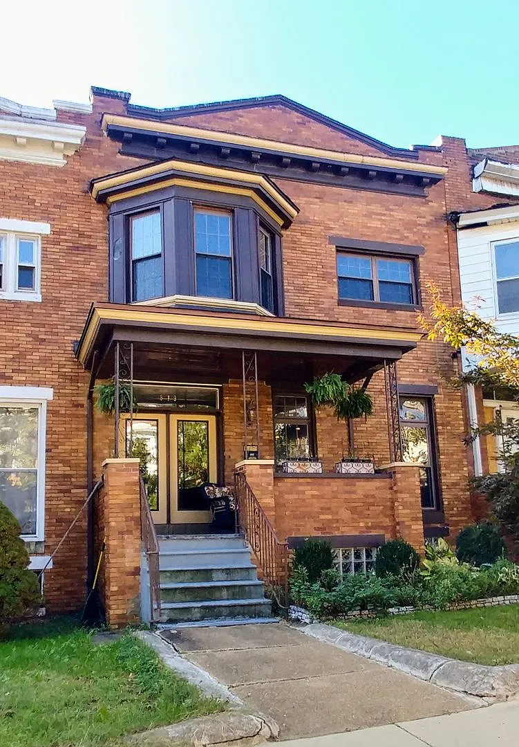 Beautiful & Spacious 3 Br 2 Ba Townhome in Reservoir Hill — Photo 1