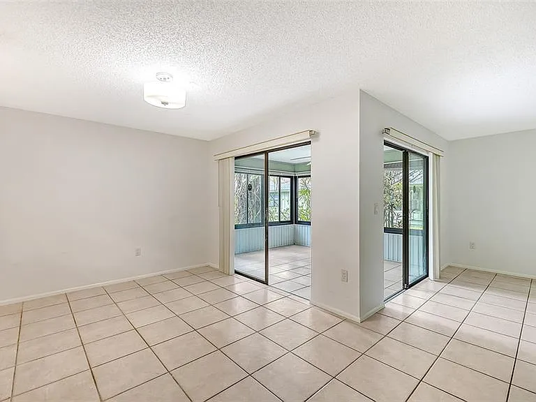 5010 Barrington Cir #2001 — Photo 12