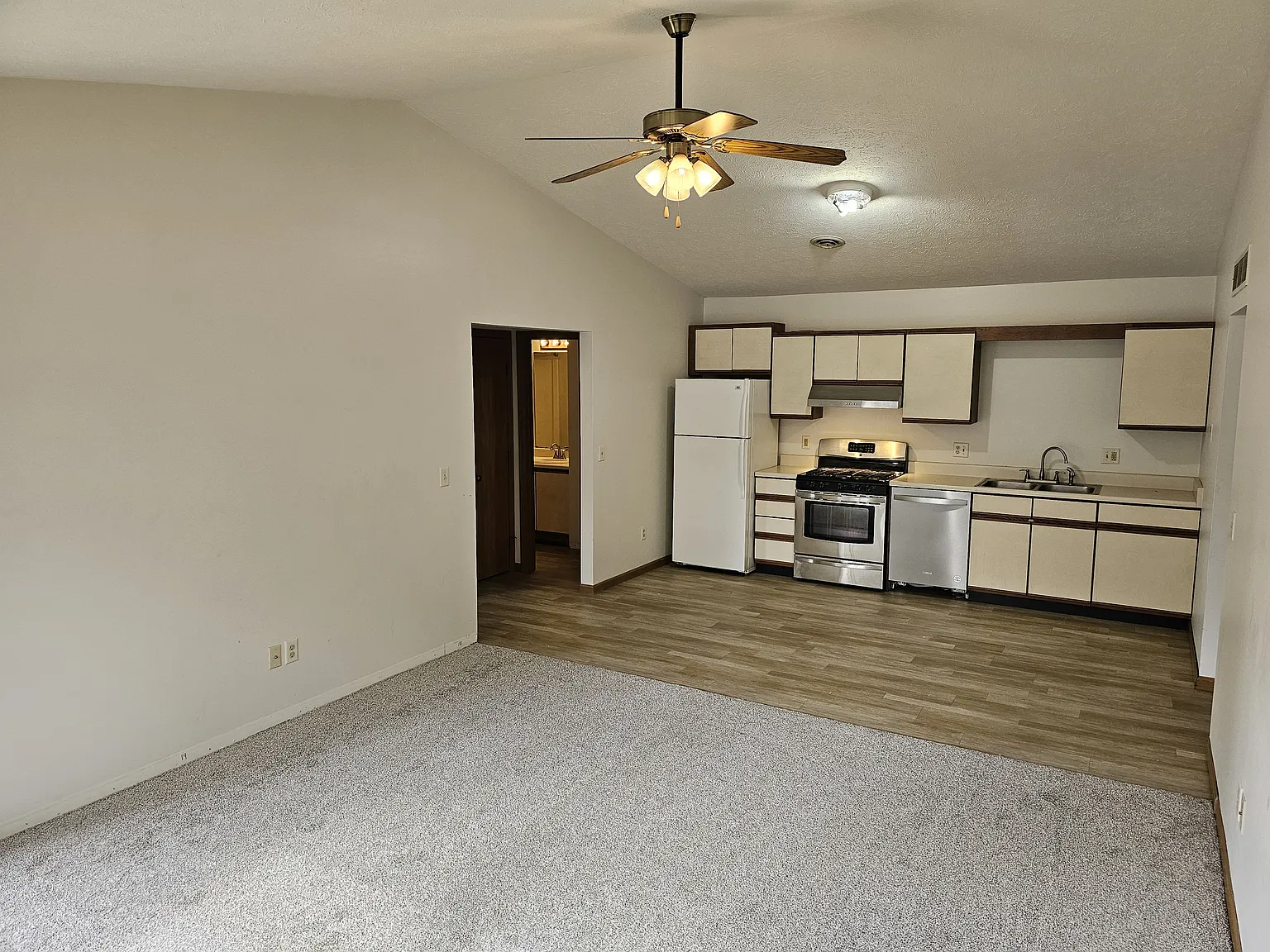 2 bed, 770 sqft, $1,025 — Photo 2