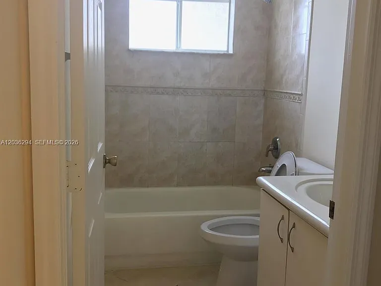 4 SW 16th Ave — Photo 7