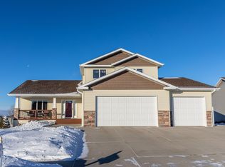 1350 Golden Eagle Ln, Bismarck, ND 58503