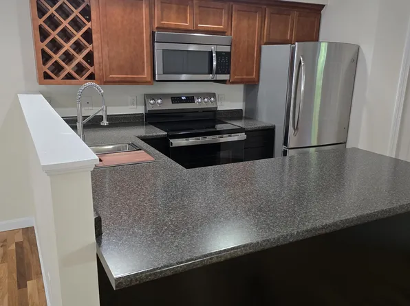 5 Spring St APT B, Newmarket, NH 03857
