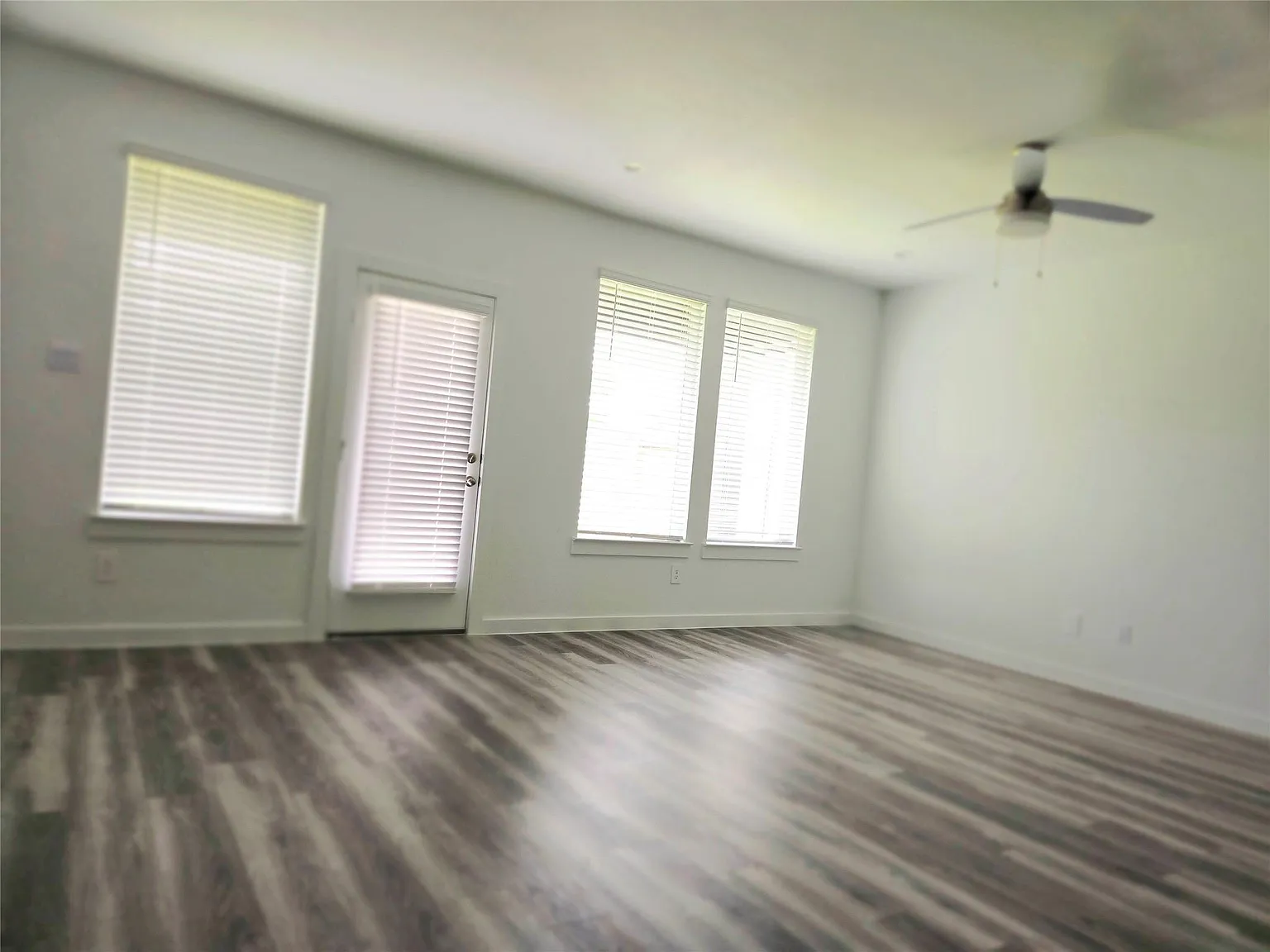 3 bed, 2.5 bath, 1880 sqft, $2,350 — Photo 4