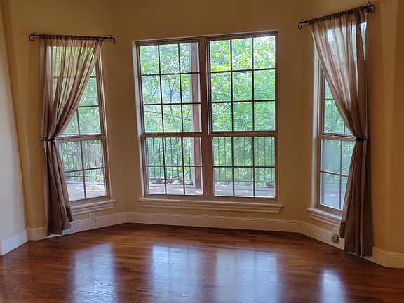 5th image of 27 Holcombe Ln #7051