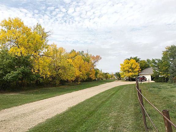 3rd image of 2233 Willow Creek Rd