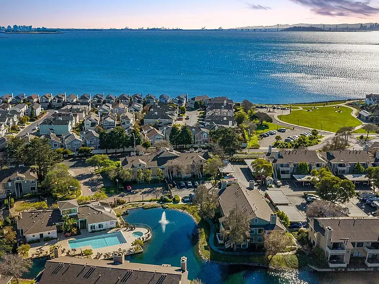 Lakeshore Ct — Photo 11