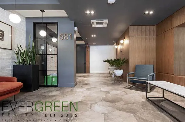 Rented by Evergreen Apartments BK | media 14