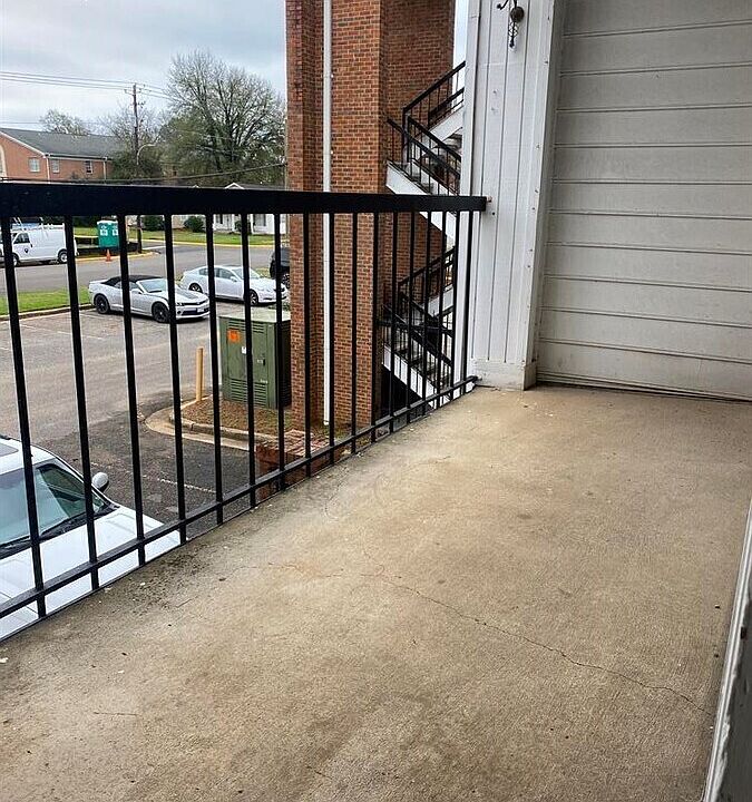 1st image of 708 11th St APT 209