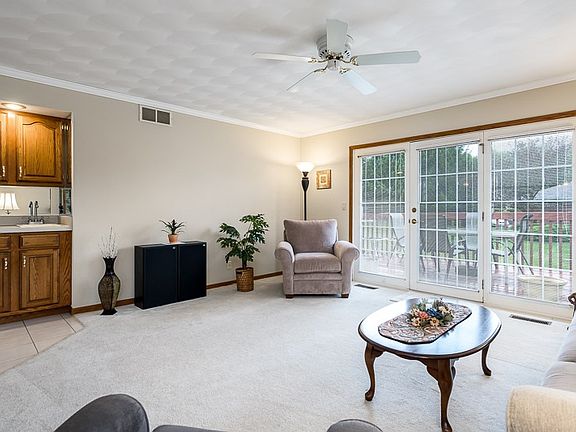 4th image of 1334 Creekwood Cir