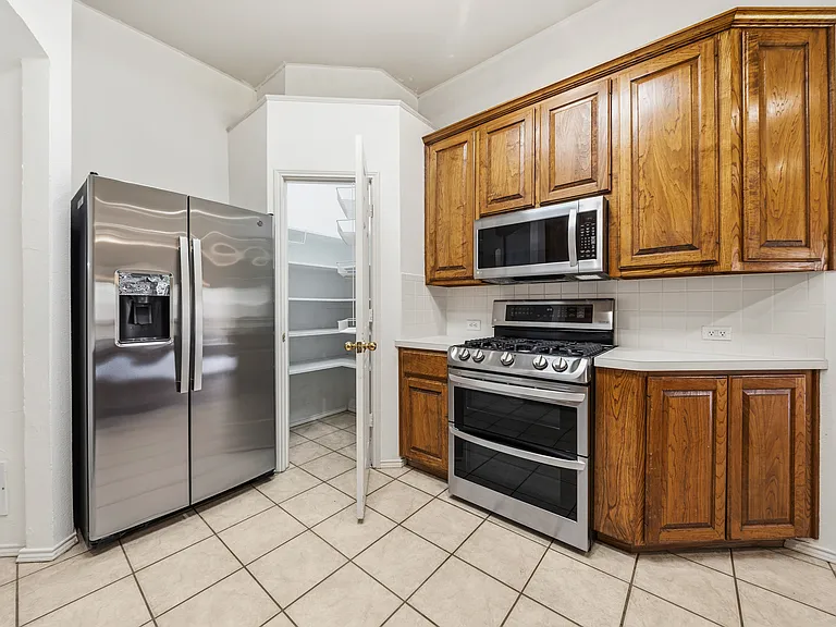 3011 Downhill Ln — Photo 14