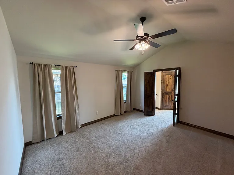 215 Tuscany Cir — Photo 13