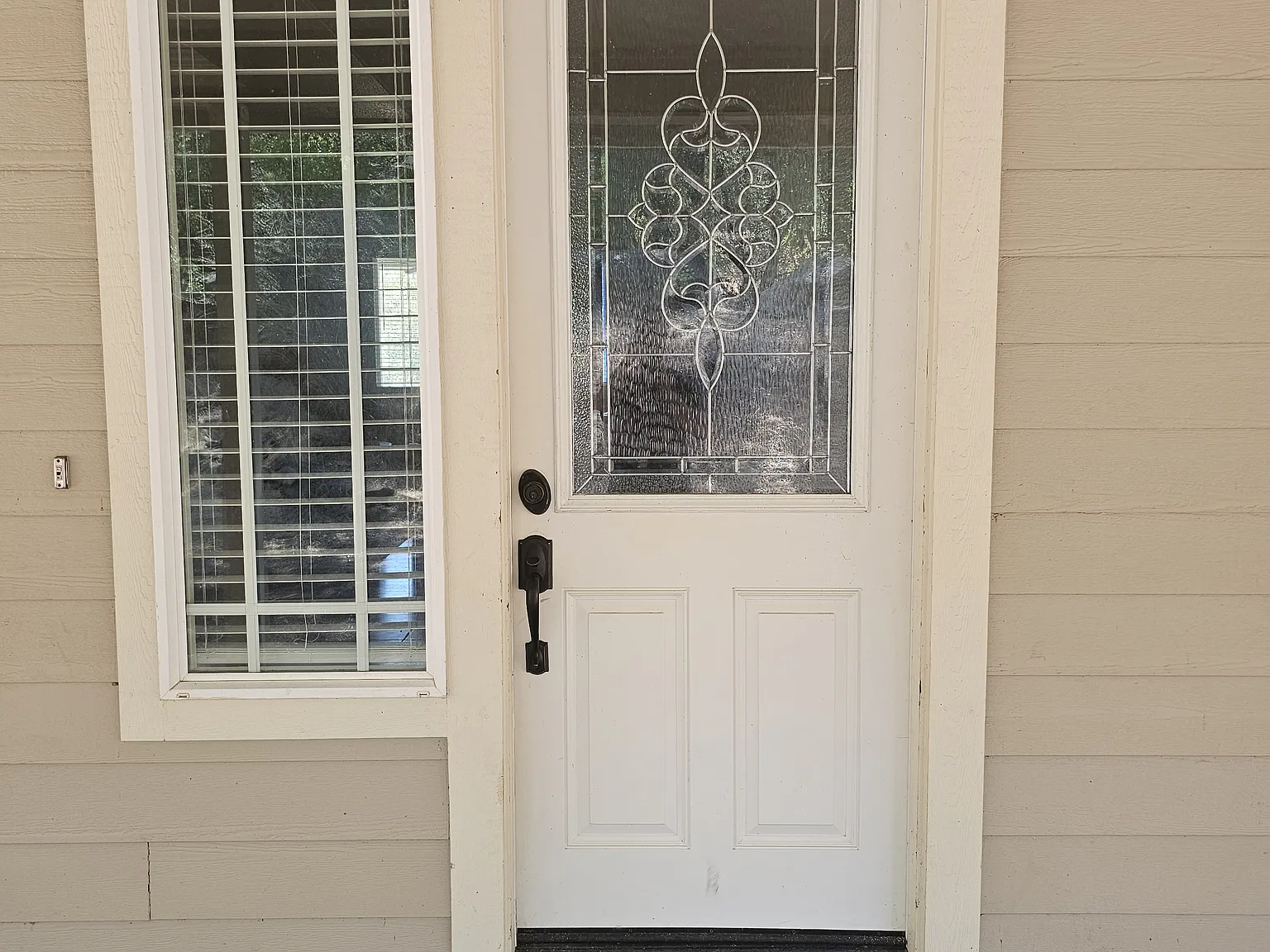 3 bed, 2500 sqft, $2,955 — Photo 2