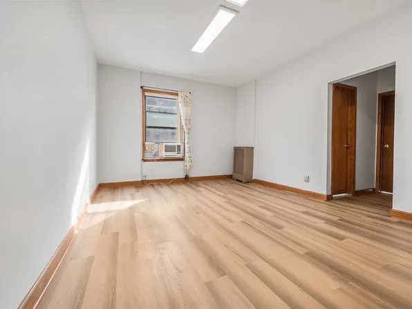 8320 Bay Parkway image 8 of 20