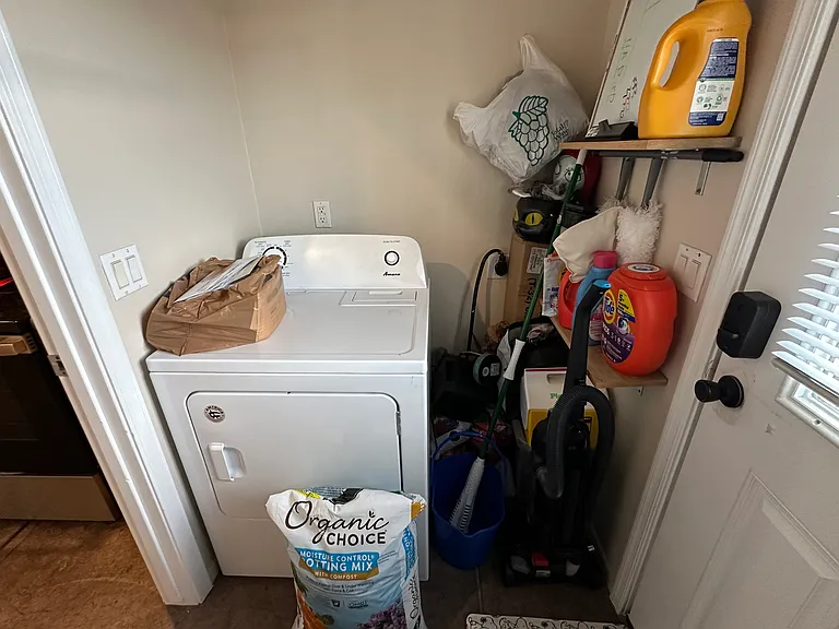 1020 E Silver St — Photo 7