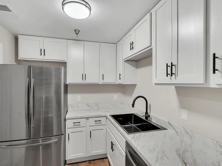 1808 State St #209 — Photo 17
