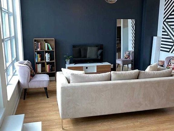 5th image of 380 Macpherson Ave #527