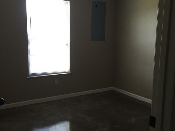 5th image of 711 Bergerie St APT B