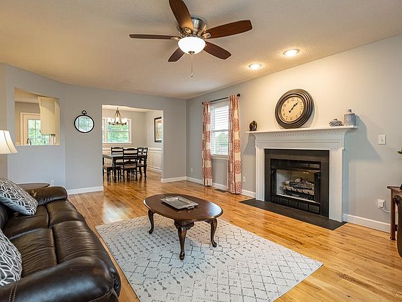 3rd image of 1171 King Edwards Way