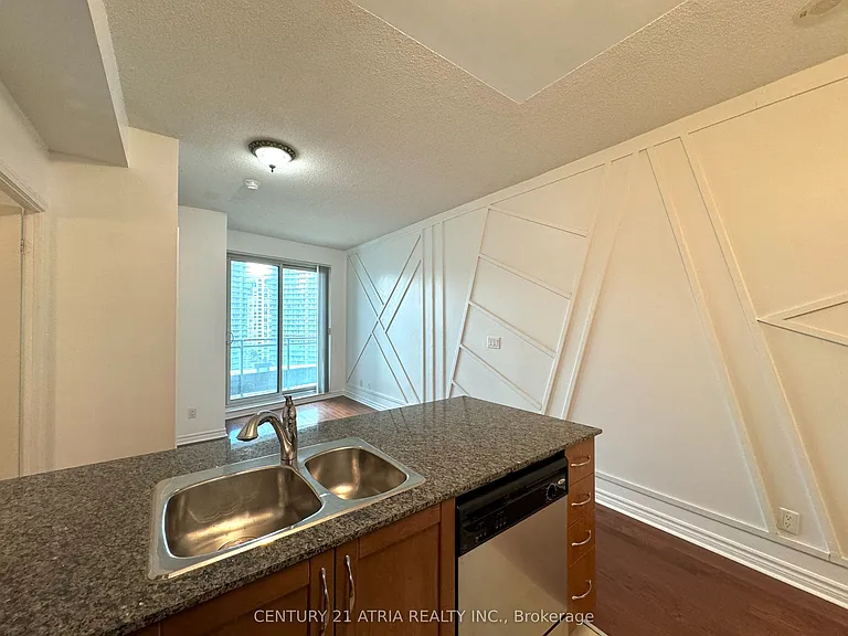 18 Holmes Ave #1006 — Photo 8