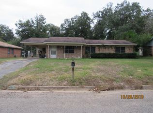 108 Clearview Dr, Palestine, TX 75803