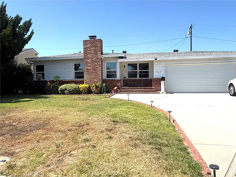 1023 E Thelborn St — Photo 1