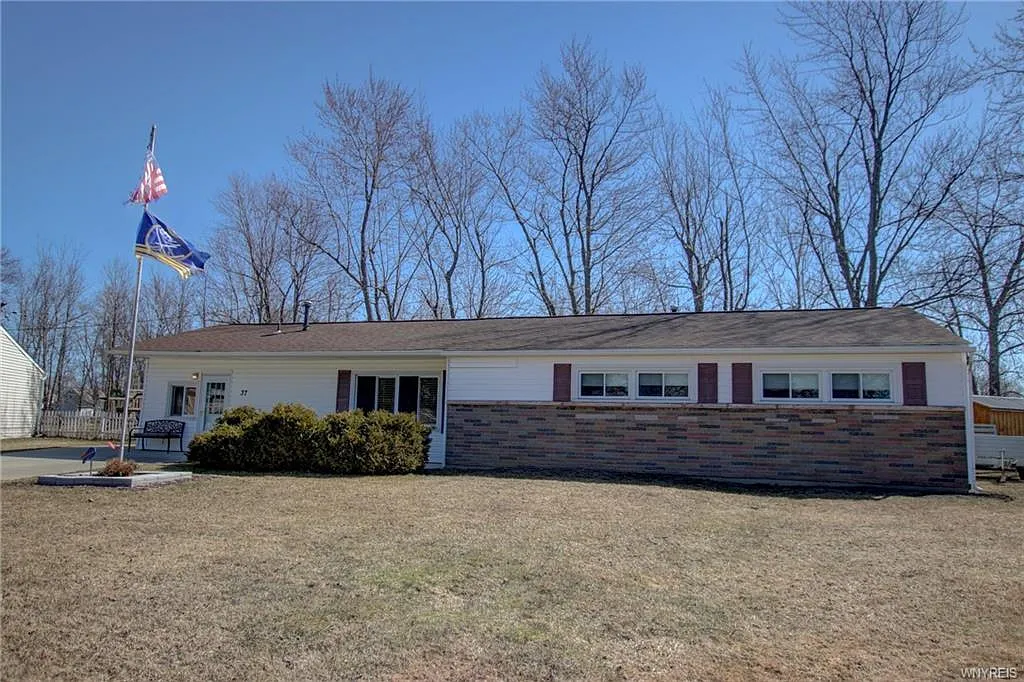 37 Donna Ct photo 1