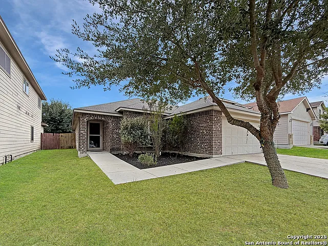 4 bed, 2.0 bath, 1700 sqft, $1,895 — Photo 2