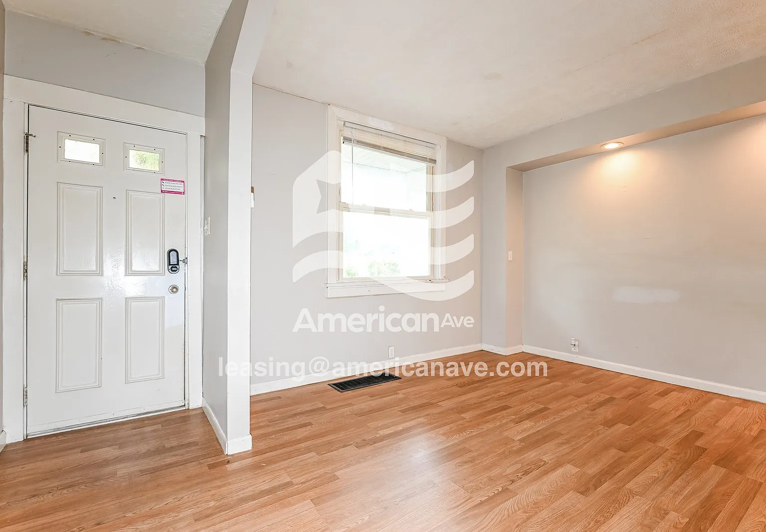 2 bed, 1.0 bath, 990 sqft, $1,280 — Photo 2