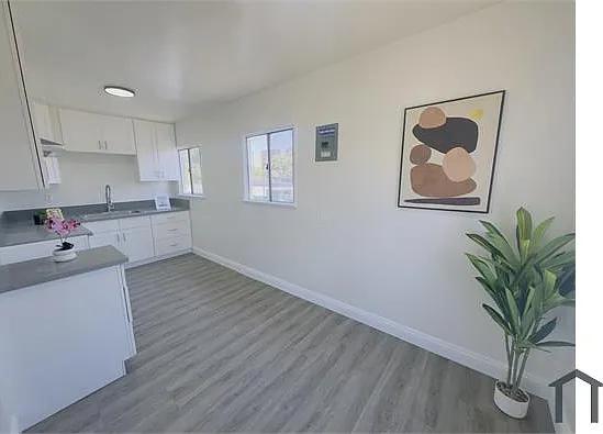 810 W 62nd St #4 — Photo 11