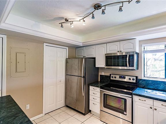5th image of 2067 W Lakeview Blvd #7