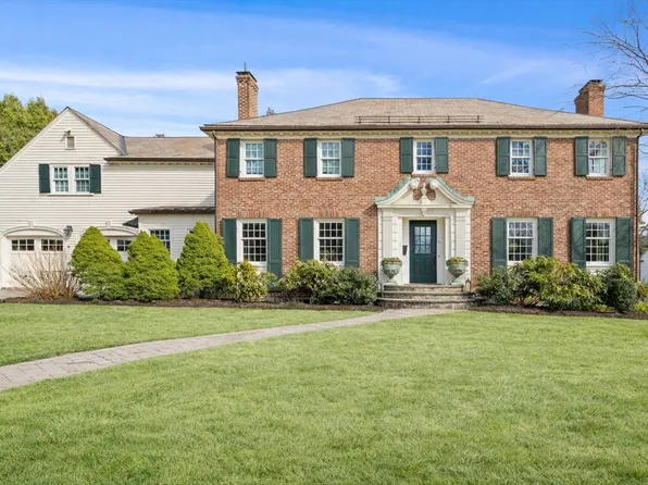 32 Pickwick Rd, Newton, MA 02465