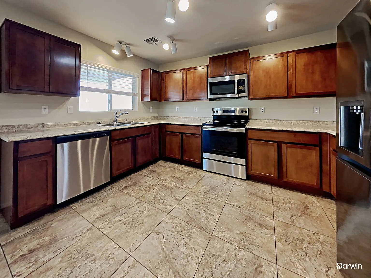 5 bed, 3.0 bath, 2425 sqft, $2,310 — Photo 4