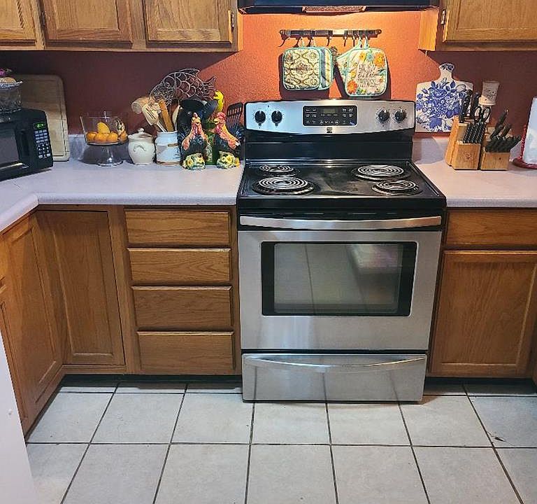 2nd image of 213 S Verne St