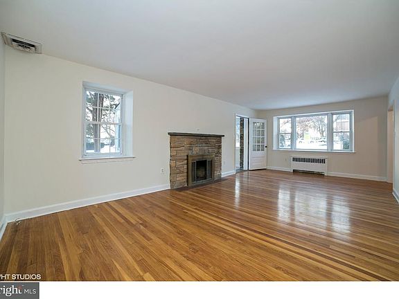 4th image of 1100 Harper Ave