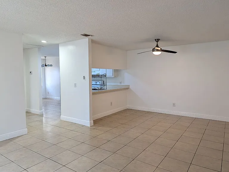 1226 Sophie Blvd — Photo 2