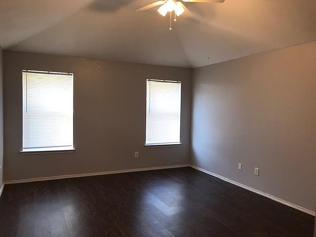 2nd image of 433 Canary Ln