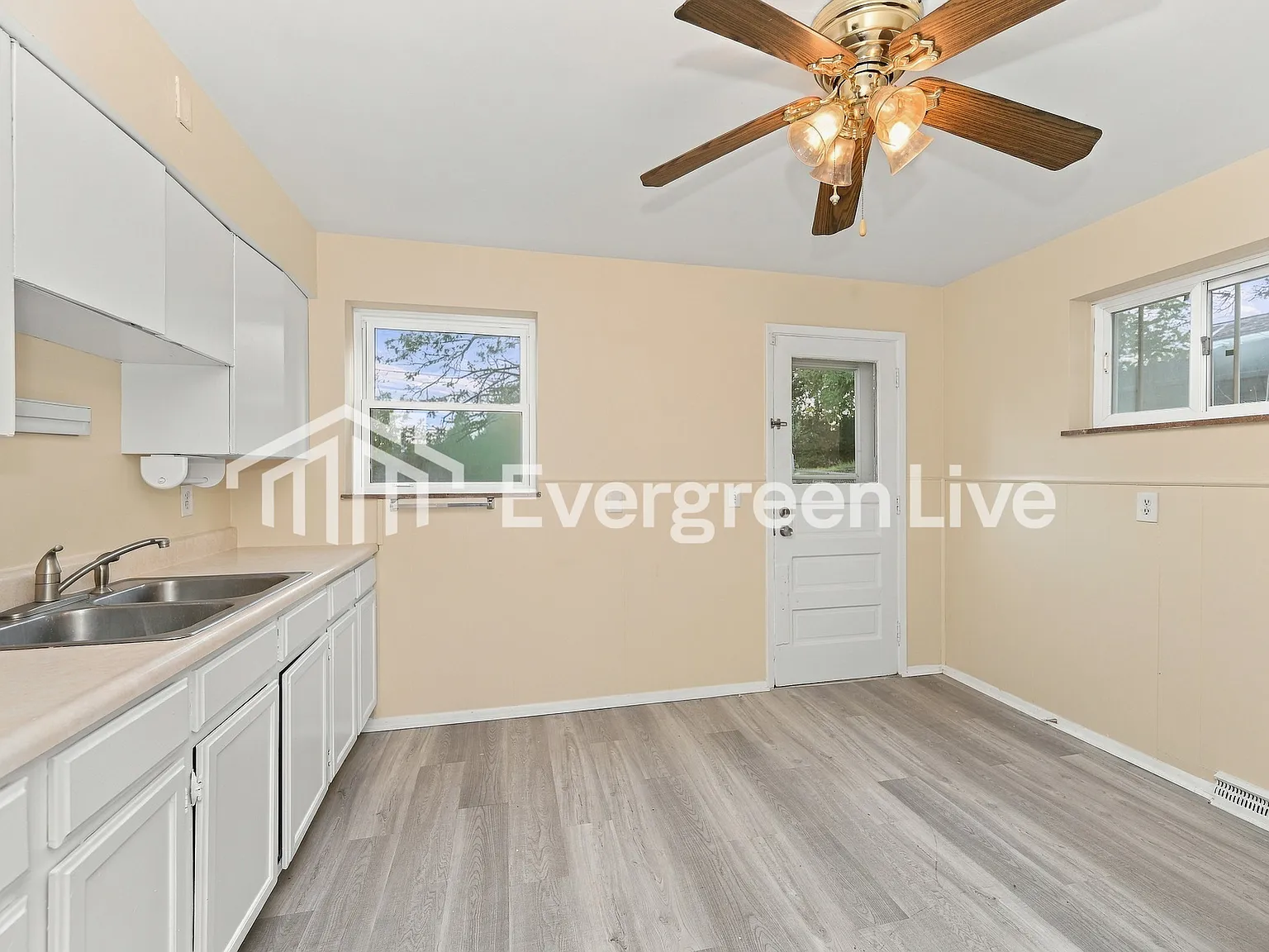 4 bed, 1.0 bath, 1221 sqft, $1,645 — Photo 3