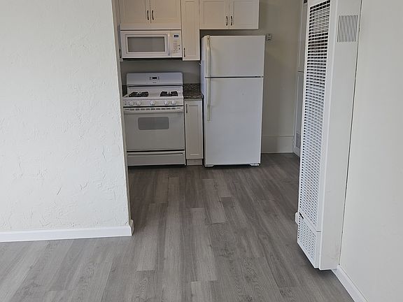 4th image of 402 N Fair Oaks Ave