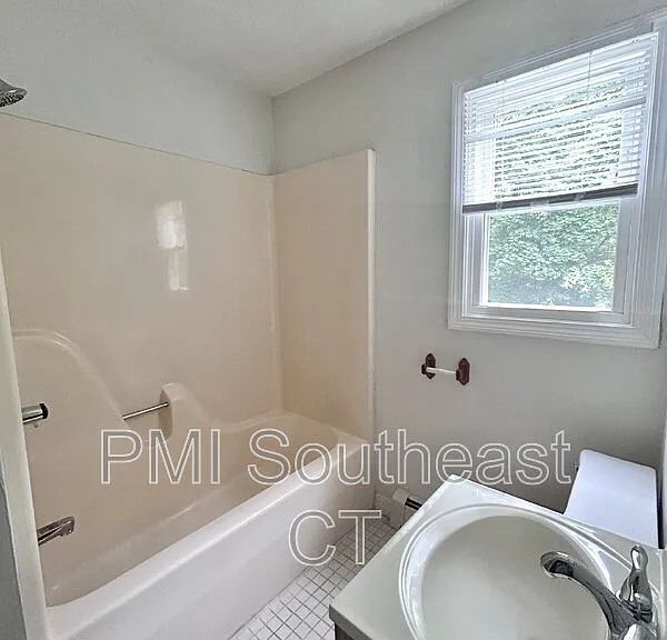 55 Hedge Ave — Photo 21