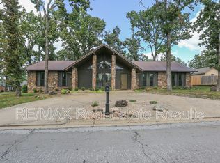 2605 W Magnolia St, Rogers, AR 72758
