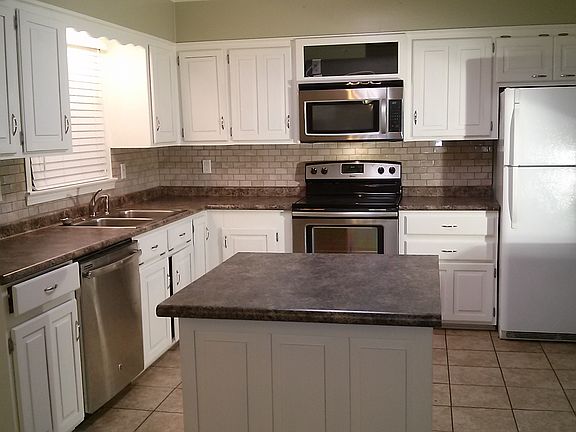 wow! This is a kitchen to make you want to cook!