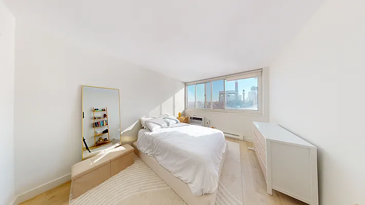 Rented by Voro, LLC | media 4