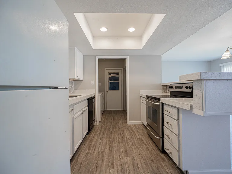 4704 S La Rosa Dr — Photo 12