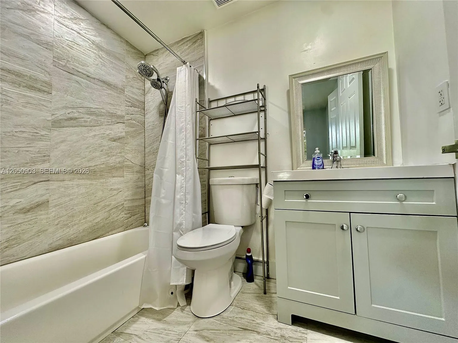 2 bed, 968 sqft, $2,200 — Photo 2