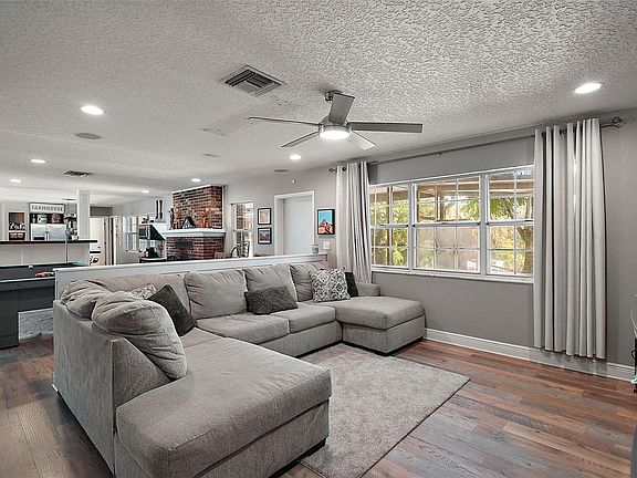 3rd image of 705 Summit Ct