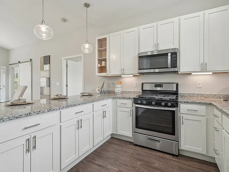 Redbud Commons — Photo 12