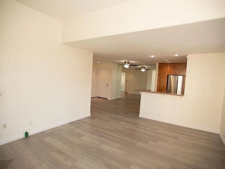 580 Camino De La Reina #322 — Photo 3