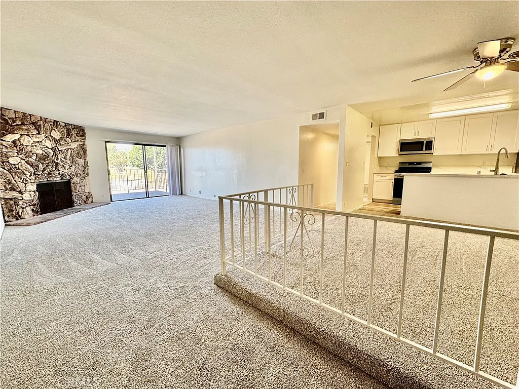 2501 S El Camino Real — Photo 3