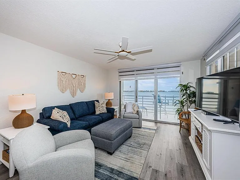 6105 Bahia Del Mar Cir #287 — Photo 10
